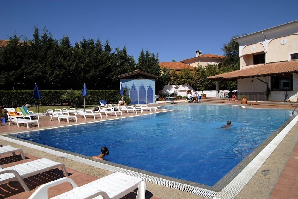 Готель Amareclub Le Rose Сан-Теодоро Екстер'єр фото