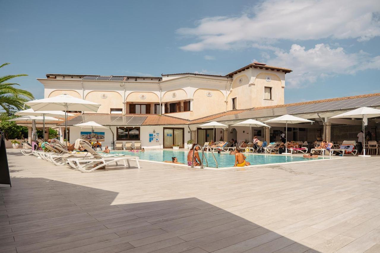 Готель Amareclub Le Rose Сан-Теодоро Екстер'єр фото