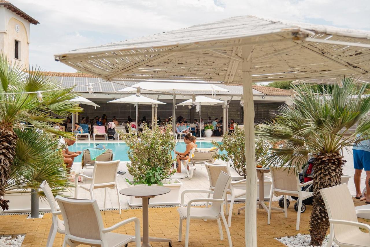 Готель Amareclub Le Rose Сан-Теодоро Екстер'єр фото