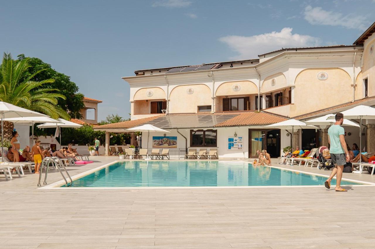 Готель Amareclub Le Rose Сан-Теодоро Екстер'єр фото