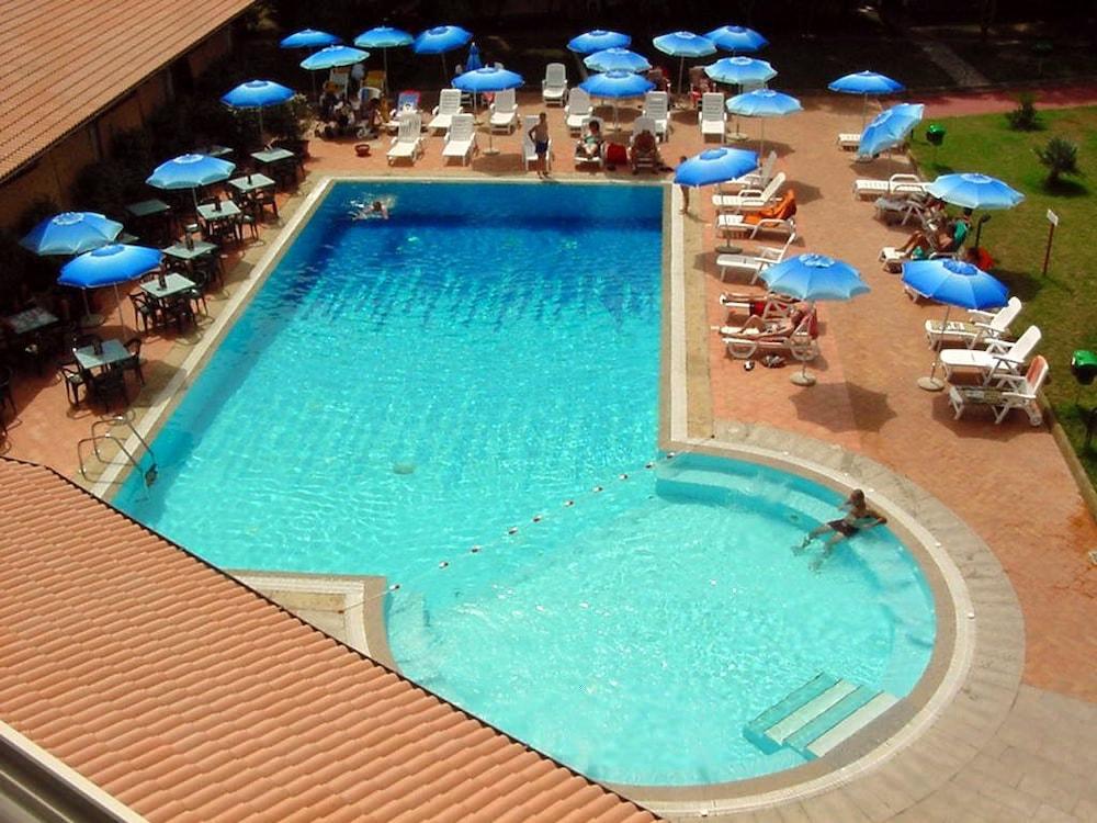 Готель Amareclub Le Rose Сан-Теодоро Екстер'єр фото