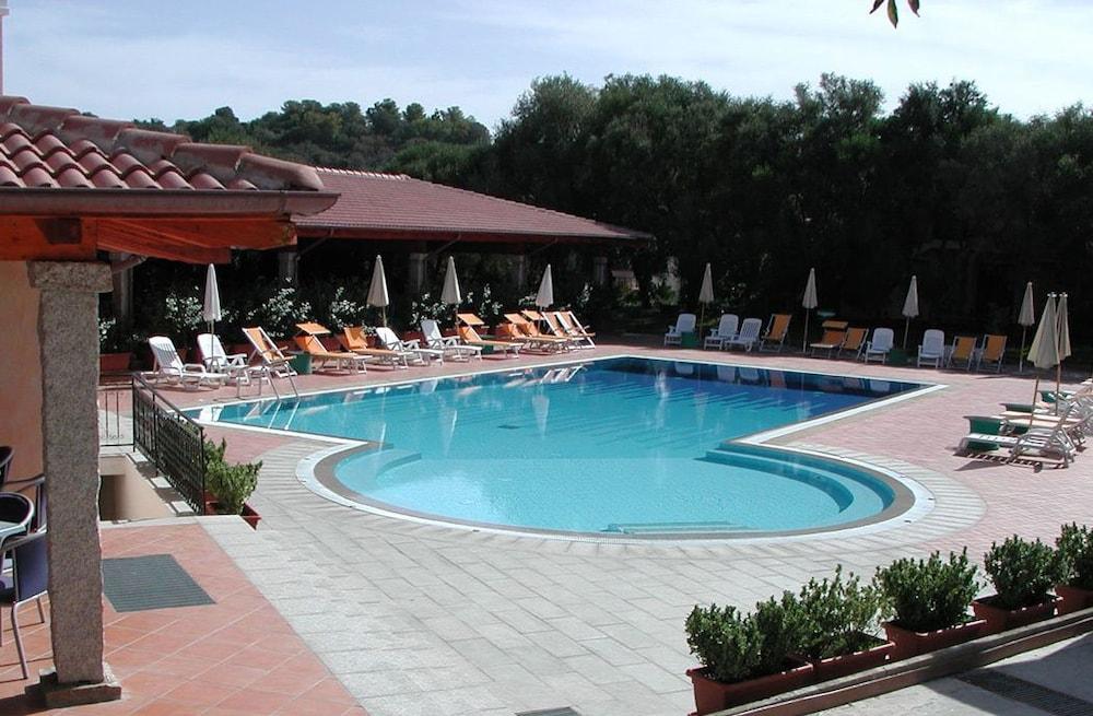 Готель Amareclub Le Rose Сан-Теодоро Екстер'єр фото